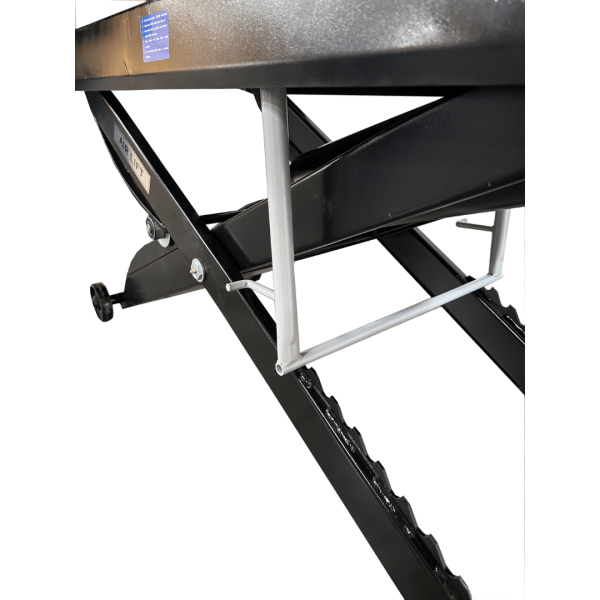 Tuxedo M-1000C-BLK Pneumatic Motorcycle Lift - Image 7